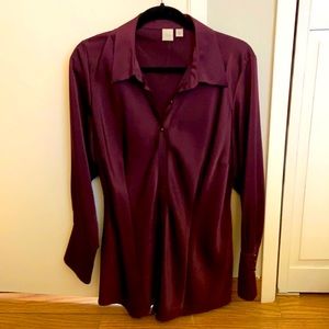 Long sleeve with pearl buttons